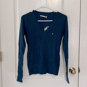 NWT - adorable V-neck fitted long sleeve T-shirt by TeX